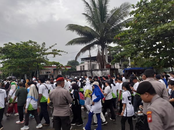 Ribuan Peserta Jalan Sehat HKTI Kalbar Merasa Aman Berkat Pengamanan Polsek Pontianak Selatan
