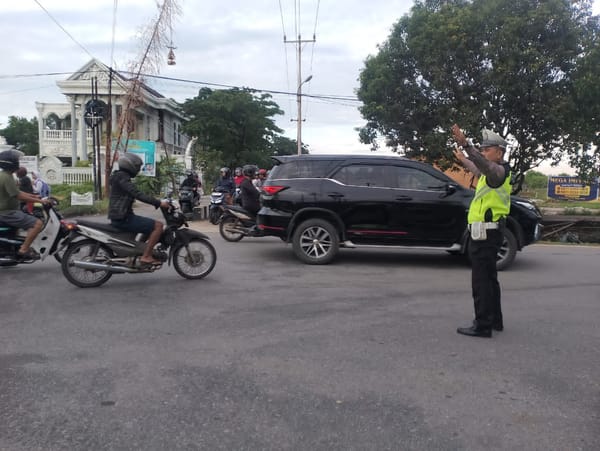 Polsek Pontianak Kota Rutin Gelar Pelayanan Pagi, Pastikan Arus Lalu Lintas Lancar