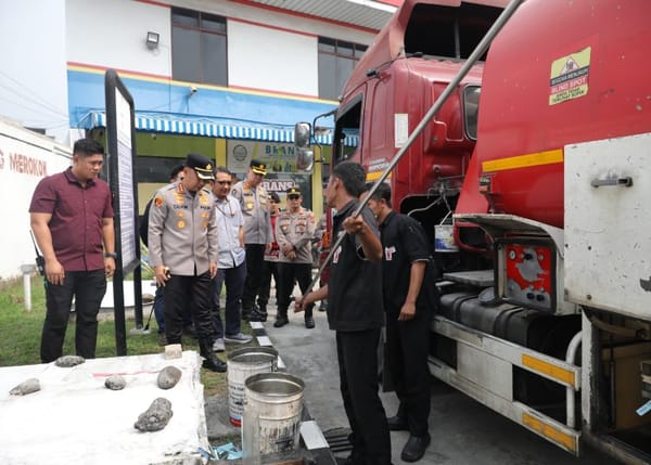 Polrestabes Medan Kawal Mobil Tangki BBM untuk Jaga Kelancaran Pasokan dan Antrean di SPBU