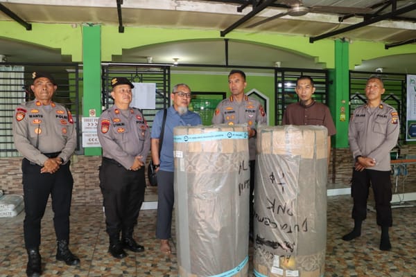 Hari Bhayangkara ke-80, Kapolresta Pontianak Salurkan Bantuan Karpet Sajadah melalui Bakti Religi