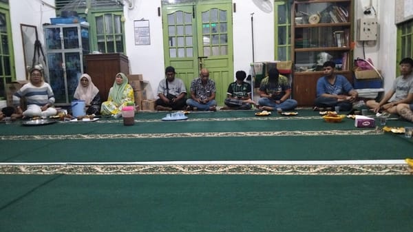 Pererat Sinergi dengan Masyarakat, Bhabinkamtibmas Hadir dalam Pemilihan Ketua RT di Lingkungan Warga