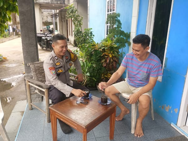 Bincang Santai Bersama Warga, Bhabinkamtibmas Polsek Pontianak Kota Serap Aspirasi dan Perkuat Kamtibmas