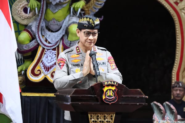 Semarak Hari Bhayangkara ke-80, Polda Bali Gelar Penampilan Wayang Cenk Blong