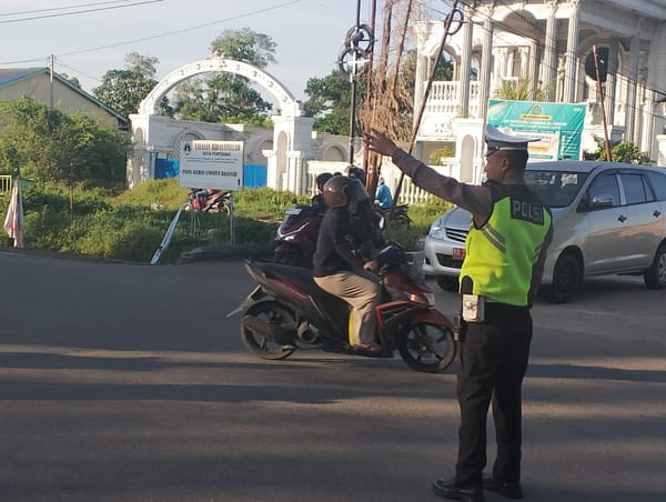 Polsek Pontianak Kota Gelar Pengaturan Lalu Lintas Pagi Demi Kelancaran Aktivitas Warga