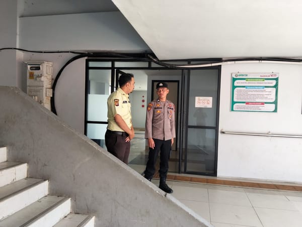 Jaga Kamtibmas Kondusif, Patroli Enggang Polsek Pontianak Kota Sambangi Warga