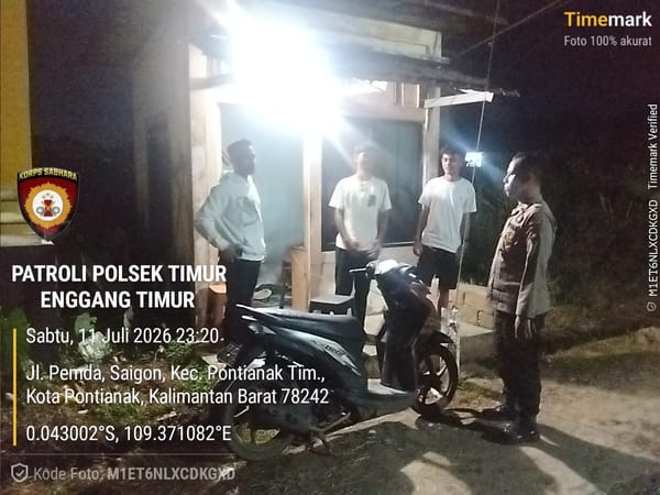 Patroli Dialogis Enggang Polsek Pontianak Timur Sambangi Penjaga Malam, Sampaikan Pesan Kamtibmas