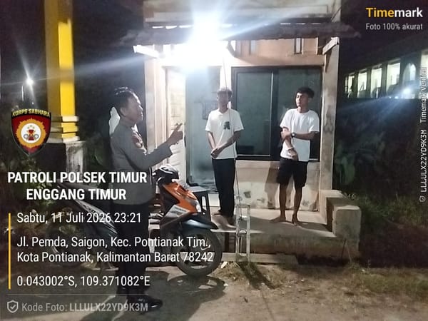 Sambangi Penjaga Malam, Patroli Enggang Polsek Pontianak Timur Berikan Imbauan Kamtibmas