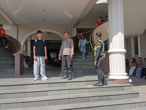 Jamin Keamanan Ibadah, Patroli Enggang Polsek Pontianak Utara Patroli ke Sejumlah Gereja