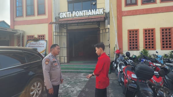 Jaga Keamanan Ibadah Minggu, Polsek Pontianak Barat Gelar Patroli Dialogis di Gereja