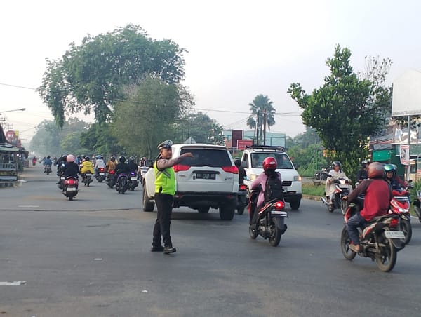 Utamakan Keselamatan Berkendara, Polsek Pontianak Kota Gencarkan Edukasi Penggunaan Helm