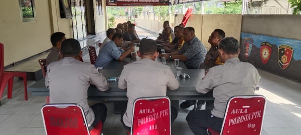 Anev Kamtibmas Jadi Momentum Kapolsek Pontianak Timur Tingkatkan Sinergi dan Kinerja Personel