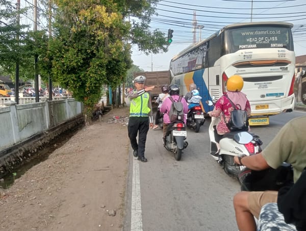 Ciptakan Arus Lalu Lintas Tertib dan Lancar, Polsek Pontianak Utara Rutin Gelar Gatur Pagi