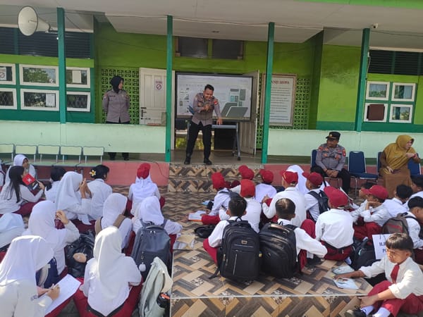 Cegah Kenakalan Remaja Sejak Dini, Sat Binmas Polresta Pontianak Berikan Penyuluhan di Masa MPLS