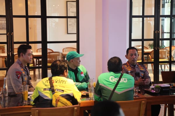 Kapolri Perkuat Kolaborasi Polri, Pecalang, dan Pengemudi Ojol untuk Menjaga Kamtibmas di Bali