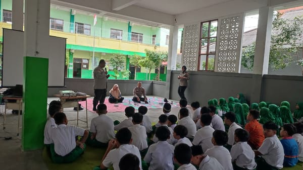 Tanamkan Karakter Positif, Satbinmas Polresta Pontianak Sosialisasikan Anti Bullying kepada Siswa SD