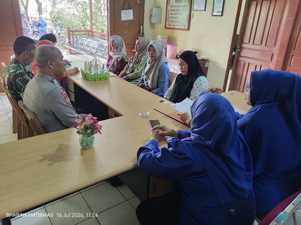 Bhabinkamtibmas Tanjung Hilir Bersama Babinsa Hadiri Kegiatan PKK, Perkuat Sinergi dengan Masyarakat
