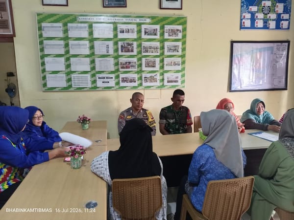 Melalui Kegiatan PKK, Bhabinkamtibmas Tanjung Hilir dan Babinsa Perkuat Silaturahmi dengan Warga