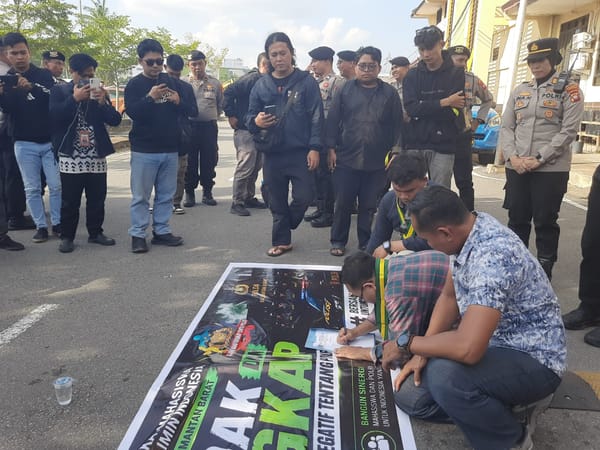 Pastikan Aksi Damai Berjalan Tertib, Polresta Pontianak Laksanakan Pengamanan di Mapolda Kalbar