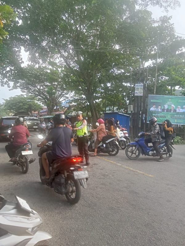 Antisipasi Kepadatan Sore Hari, Personel Polsek Pontianak Utara Disiagakan di Titik Rawan Macet dan Kecelakaan