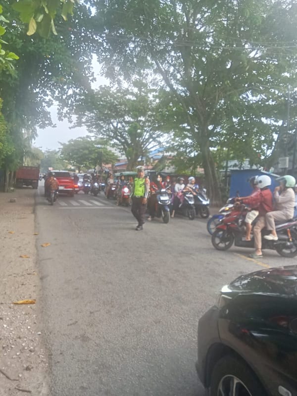 Cegah Kemacetan dan Kecelakaan, Polsek Pontianak Utara Intensifkan Pengaturan Lalu Lintas Sore Hari