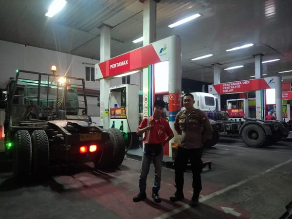 Polsek Pontianak Barat Gelar Patroli Dialogis di SPBU, Pastikan Situasi Tetap Aman dan Kondusif