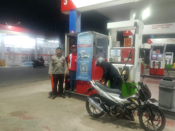 Polsek Pontianak Utara Laksanakan Patroli Enggang di SPBU, Pastikan Ketersediaan BBM dan Situasi Kondusif