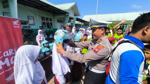 Tanamkan Budaya Tertib Berlalu Lintas Sejak Dini, Satlantas Polresta Pontianak Gelar Sosialisasi Safety Riding di SDN 74