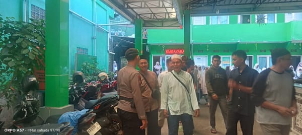 Patroli Enggang Polsek Pontianak Kota Laksanakan Pengawalan Jenazah Seorang Warga Jalan Ampera Menuju TPU Muslim Jalan Danau Sentarum