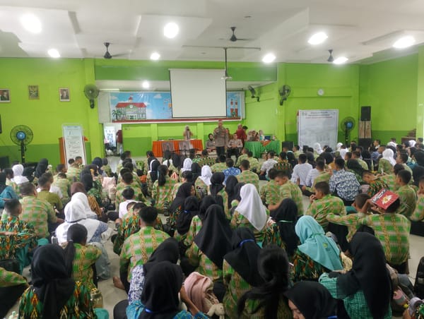 Satbinmas Polresta Pontianak Edukasi Pelajar SMAN 8 Pontianak tentang Dampak Negatif Kecanduan Game Online