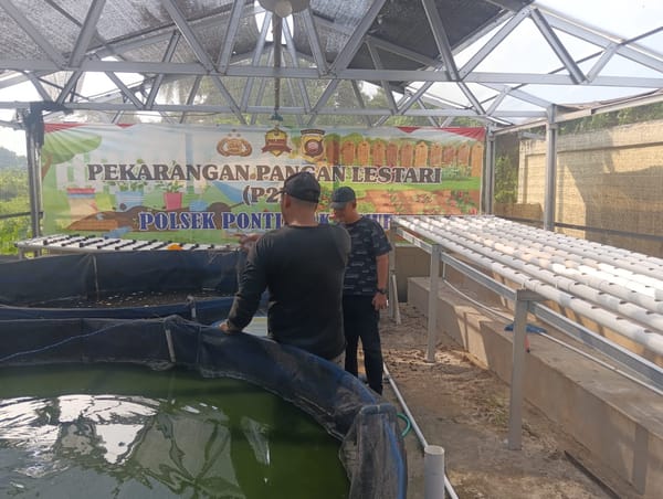 Dukung Ketahanan Pangan, Kapolsek Pontianak Timur Tebar Bibit Ikan Gurame di Kolam Bioflok P2L