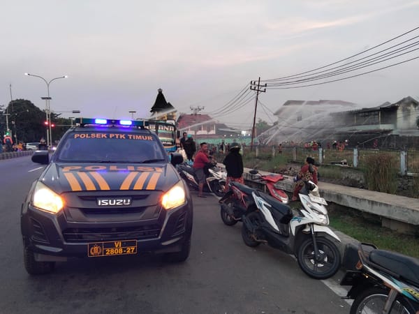 Quick Response Patroli Enggang Timur, Kebakaran di Jalan Paralel Tol Segera Ditangani