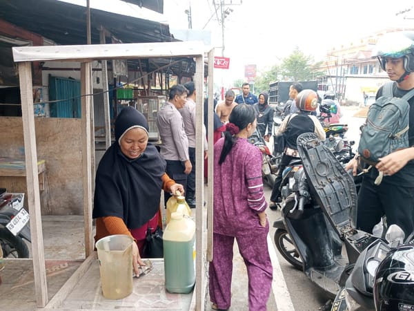 Jaga Distribusi dan Harga BBM Tetap Wajar, Polsek Pontianak Barat Gelar Pengecekan terhadap Penjual Eceran