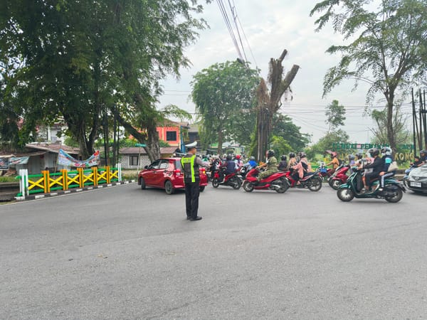 Wujudkan Kelancaran Arus Kendaraan, Polsek Pontianak Kota Rutin Laksanakan Pengaturan Lalu Lintas di Simpang Ali Anyang