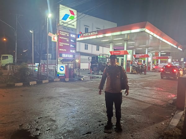 Polsek Pontianak Barat Intensifkan Patroli SPBU, Pastikan Distribusi BBM Lancar dan Masyarakat Tetap Tertib