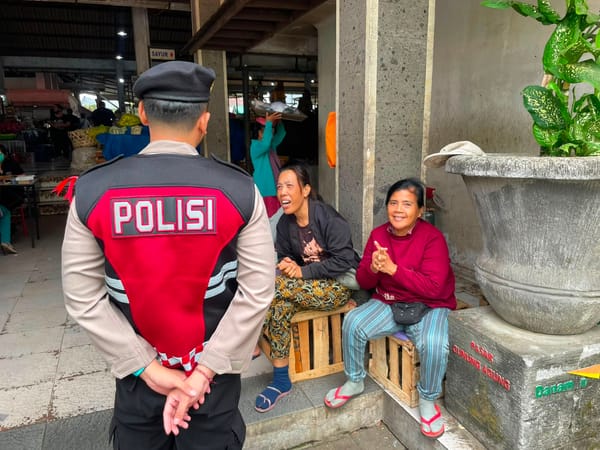 Sambang Masyarakat: Polisi Pastikan Arus Lalu Lintas dan Aktivitas Warga Berjalan Aman