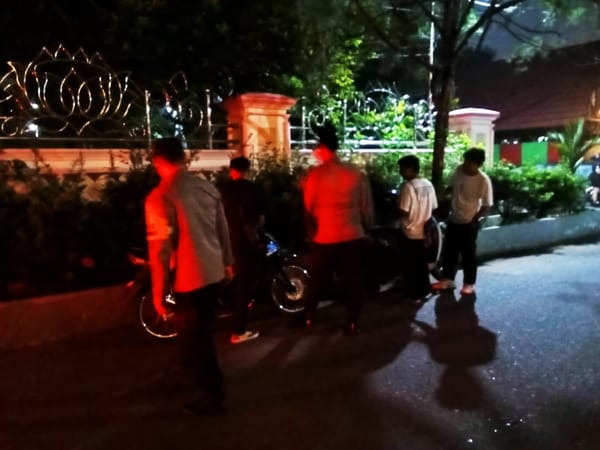 Hadir di Tengah Masyarakat, Patroli Enggang Selatan Sampaikan Imbauan Humanis kepada Generasi Muda Demi Keamanan Bersama