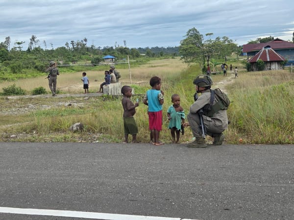 Langkah Kecil, Rasa Aman yang Besar: Patroli Humanis Satgas Ops Damai Cartenz Hangatkan Kenyam
