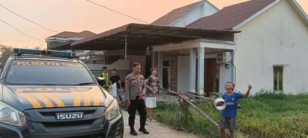 Tindak Laporan Warga, Enggang Polsek Pontianak Timur Bubarkan Pemain Layang-Layang