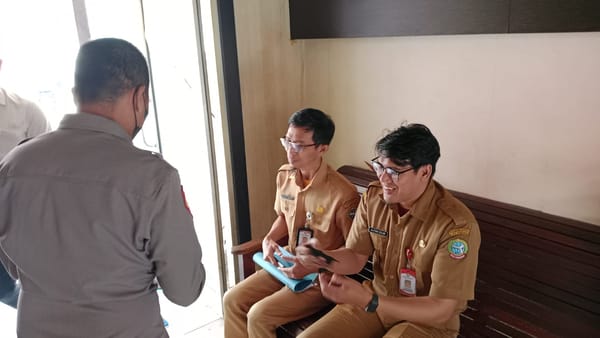 Polsek Pontianak Selatan Bagikan Masker, Lindungi Personel dan Masyarakat dari Dampak Kabut Asap