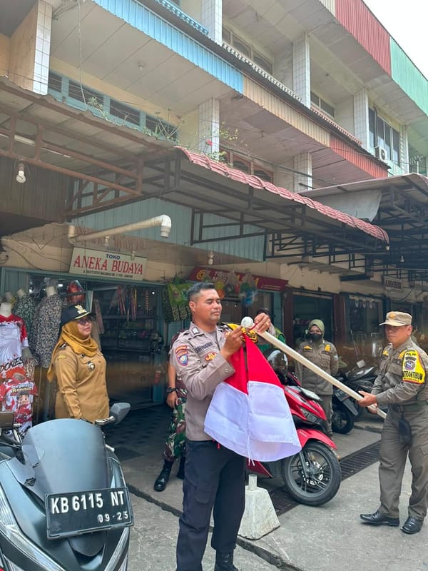 Sambut Kemerdekaan RI, Bhabinkamtibmas Siantan Tengah Bersama Tiga Pilar Serukan Pengibaran Merah Putih