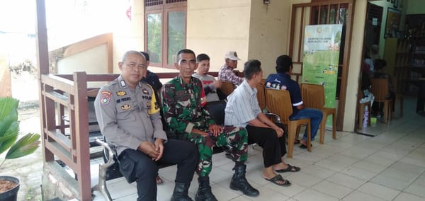 Dukung Program SANIMAS 2026, Bhabinkamtibmas Tanjung Hilir Hadiri Sosialisasi Pembentukan Pokmas