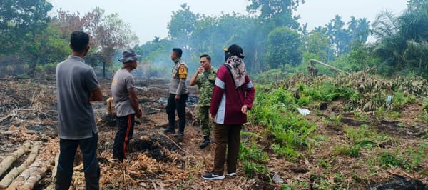 Bhabinkamtibmas Siantan Hilir Bersama Lurah Dan Babinsa Ajak Warga Cegah Karhutla