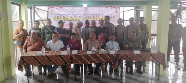 Kapolsek Pontianak Timur Gelar Jumat Curhat, Bahas Kamtibmas Bersama Unsur Forkopimcam dan Pengurus Lingkungan