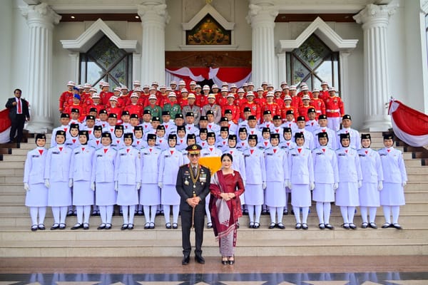 Khidmat Peringati HUT ke-81 RI, Kapolda Jambi Hadiri Upacara Pengibaran Bendera Pusaka