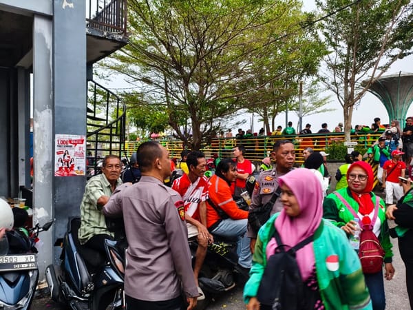 Wujudkan Kegiatan Kondusif, Polsek Pontianak Selatan Amankan Penyaluran 1.000 Paket Sembako