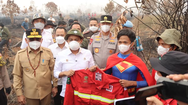 Tinjau Karhutla Tumbang Nusa, Kapolda Kalteng Bersama Menteri Kehutanan Cek Kondisi Lapangan