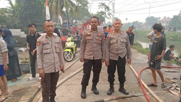 Kapolsek Pontianak Timur Datangi TKP Kebakaran di Jalan Paralel Tol