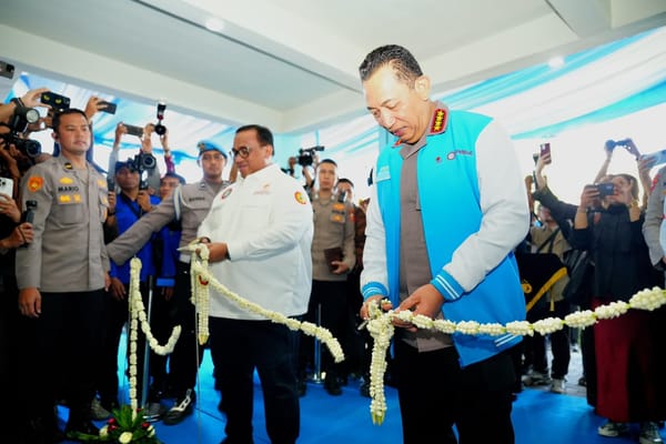 Peduli Kesehatan Pekerja, Kapolri Tinjau Pelaksanaan Baktikes di Gedung KSPSI Jatim