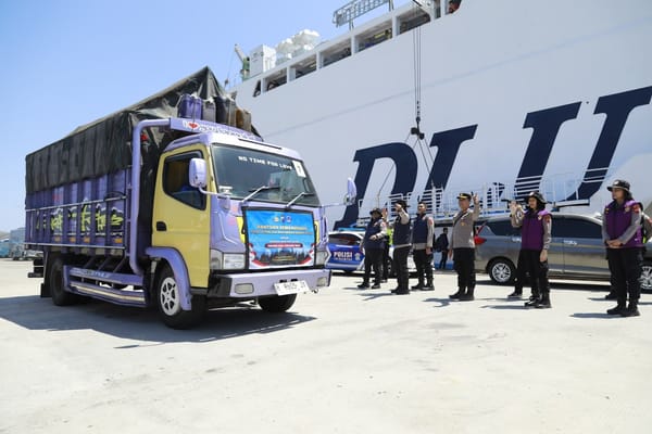 Bantuan Kemanusiaan Tiba di Labuan Bajo, Polda Jateng Kirim 12 Truk untuk Warga Terdampak Gempa