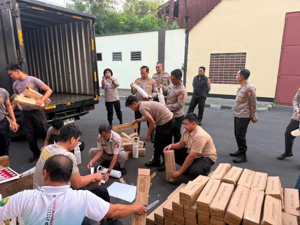 Polri Kirim Bantuan Logistik dan Oksigen untuk Dukung Penanganan Karhutla di Sejumlah Wilayah